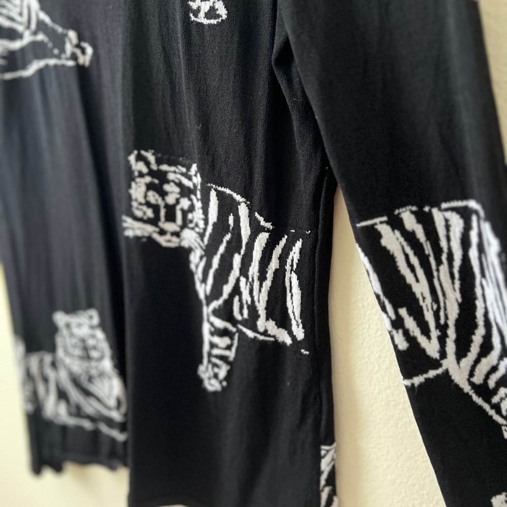 Knit Graphic Tigers Black & White Matching Sleeve Pattern Statement Sweater M - Picture 8 of 9